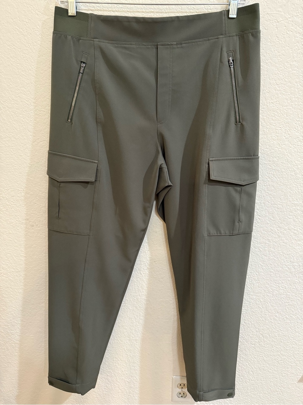 Athleta women’s Endless High Rise Cargo Pants